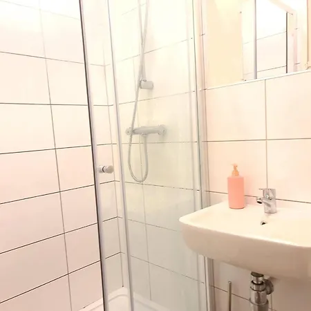 Contractor Friendly 2br Weekly, Monthly