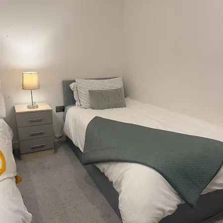 Contractor Friendly 2br Weekly, Monthly Bradford (West Yorkshire)