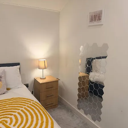 Contractor Friendly 2br Weekly, Monthly * Bradford (West Yorkshire)