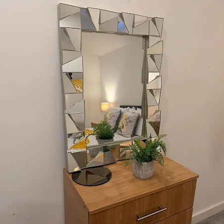 Contractor Friendly 2br Weekly, Monthly